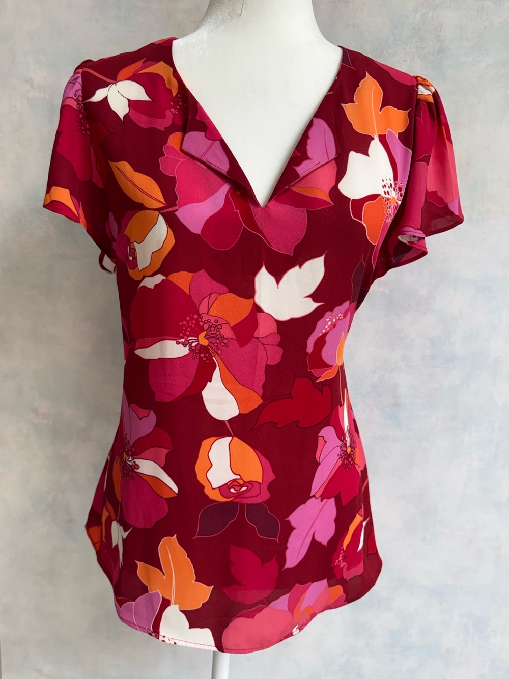 NWT - My Danielle - Pull Over Blouse w Cap Sleeves. Vibrant Red & Orange Floral.